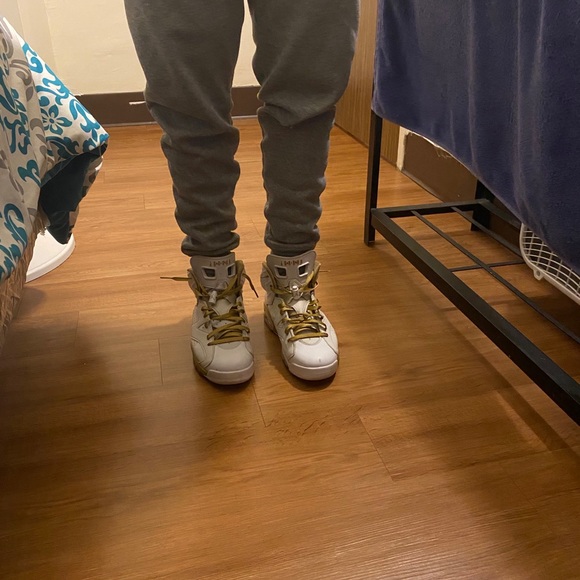 Jordan 6 Golden Moments Size 9 *IN HAND* - Picture 8 of 12